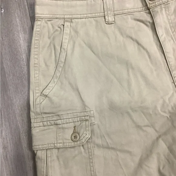 Men's St. John’s Bay 40 XL Cargo Chino Khakis Shorts Khaki Stretch Twill NWT - Picture 5 of 10